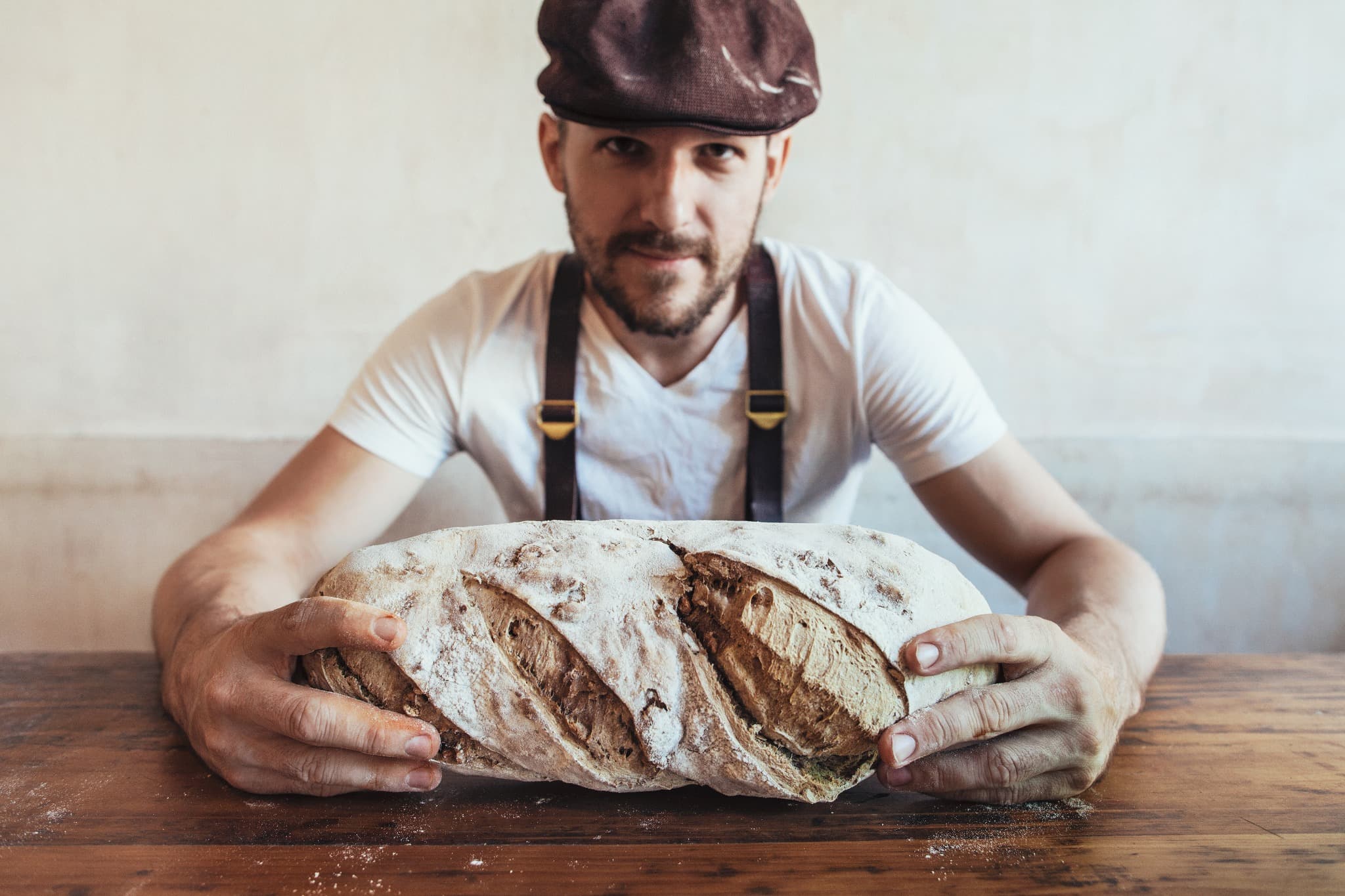 Morgan Chauvel trabajando el pan en Cocu Boulangerie